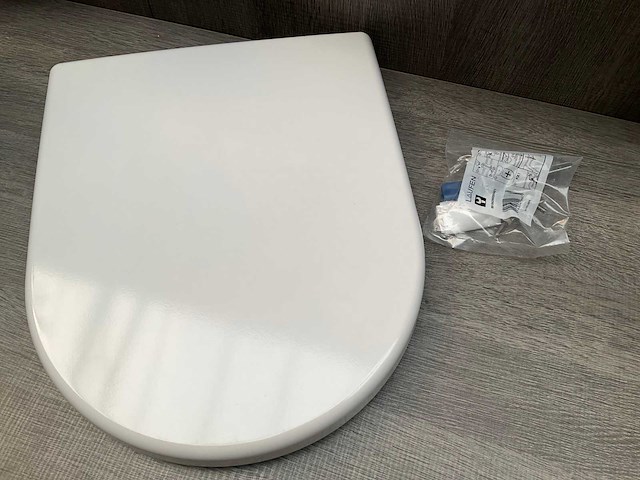 Laufen pro special afneembaar softclose antibacteriële toiletzitting - afbeelding 3 van  8