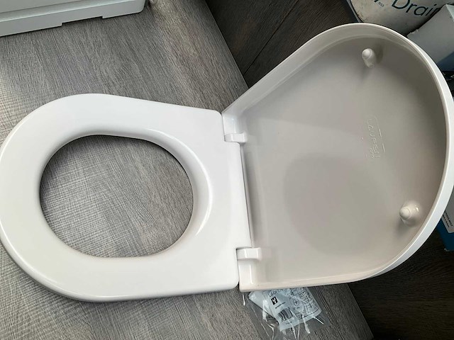 Laufen pro special afneembaar softclose antibacteriële toiletzitting - afbeelding 4 van  8