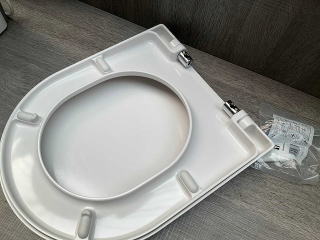 Laufen pro special afneembaar softclose antibacteriële toiletzitting - afbeelding 8 van  8