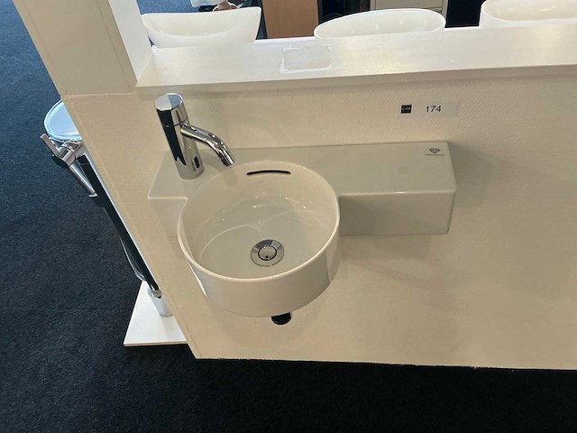 Laufen val fonteincombinatie - afbeelding 2 van  5