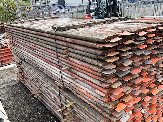 Layher allround kantplank (105x) - afbeelding 1 van  2