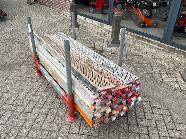 Layher allround roostervloer 2.07x0.19m (16x) - afbeelding 2 van  4