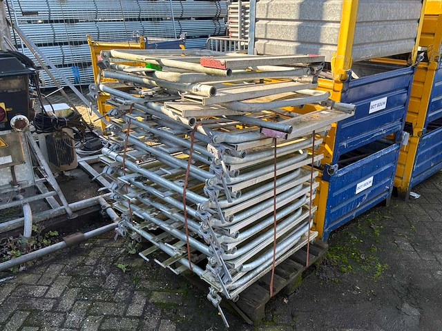 Layher aluminium looppoort - afbeelding 1 van  4