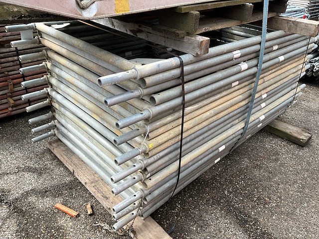 Layher blitz steiger doorloopframes (20x) - afbeelding 1 van  1