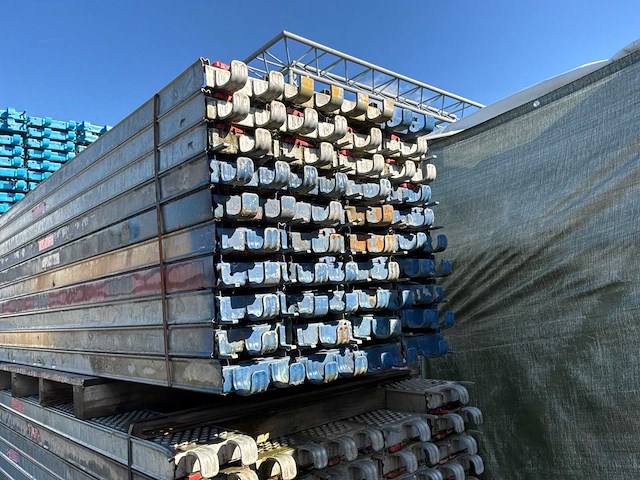 Layher roostervloer (2,57 x 0,19 meter) (40x) - afbeelding 2 van  3