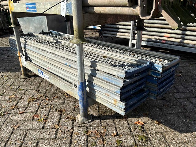 Layher stalen steigerplanken (2,00 m) - afbeelding 1 van  4