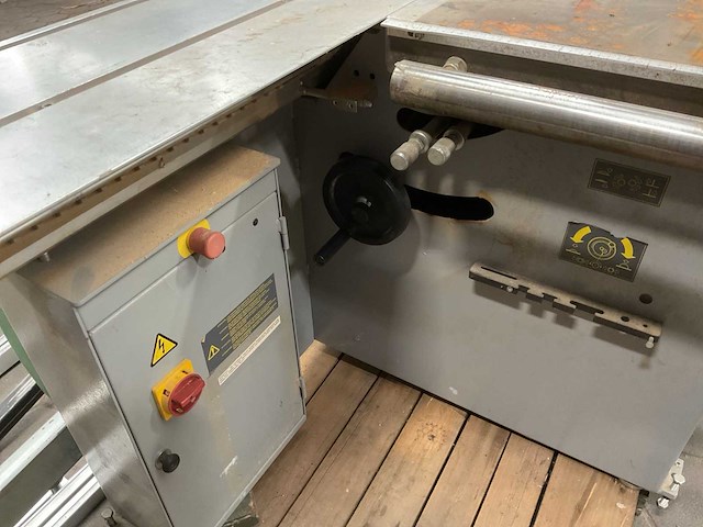 Lazzari juno 3200 formaatzaagmachine - afbeelding 4 van  9