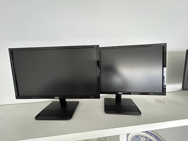 Lcd monitor (2x) - afbeelding 1 van  3
