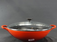 Le creuset geëmailleerde gietijzeren wok met glazen deksel - afbeelding 2 van  5