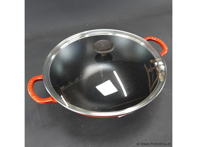 Le creuset geëmailleerde gietijzeren wok met glazen deksel - afbeelding 3 van  5