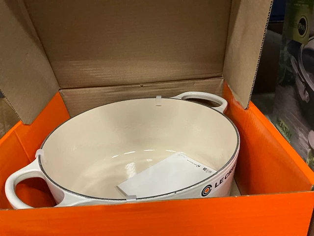 Le crueset braadpan rond in geëmailleerd gietijzer 28cm meringue - afbeelding 5 van  5
