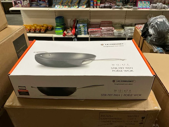Le crueset stir-fry pan 30cm - afbeelding 2 van  4