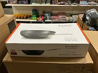 Le crueset stir-fry pan 30cm - afbeelding 2 van  4