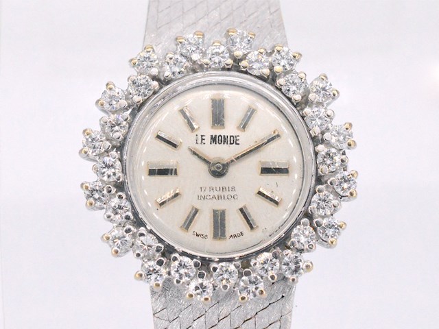 Le monde dameshorloge met diamanten - afbeelding 1 van  13
