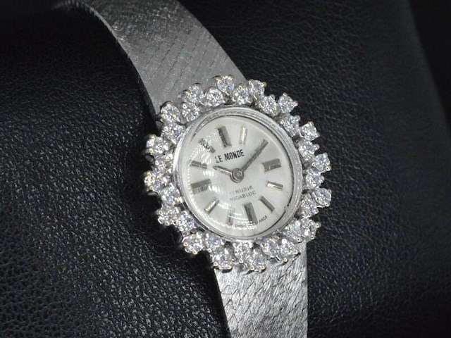 Le monde dameshorloge met diamanten - afbeelding 5 van  5