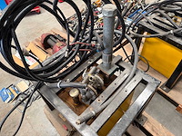 Lebon & gimbair mobiele vloeistof opslagtank met pneumatische membraanpomp en slangen (2x) - afbeelding 9 van  13