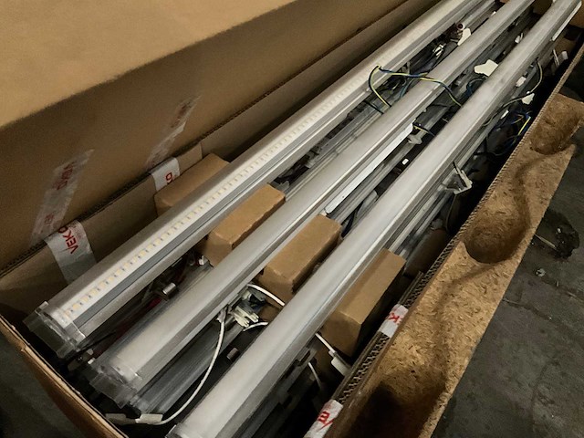 Led armaturen 150cm (12x) - afbeelding 4 van  5