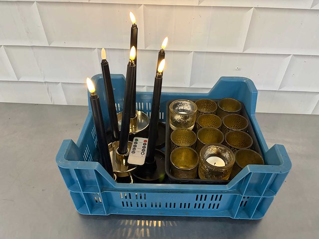 Led kaars en theelichthouders (6x) - afbeelding 1 van  3