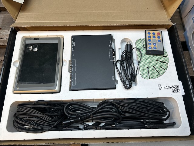 Led monitor en tuner kit lanzar - afbeelding 1 van  10