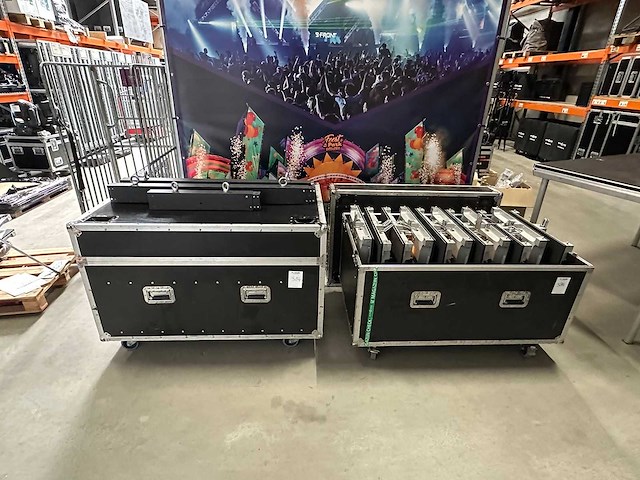 Led panel set, 16 pcs, met flight case p4.8 - afbeelding 1 van  5