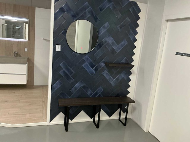 Led-spiegel met bankje en wandplank - afbeelding 1 van  5