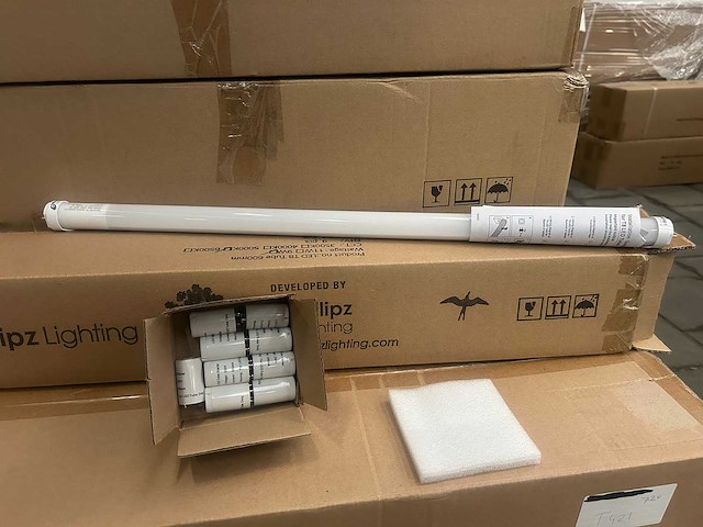 Led t8 tube 600 mm 9w 5000k (72x) - afbeelding 1 van  6