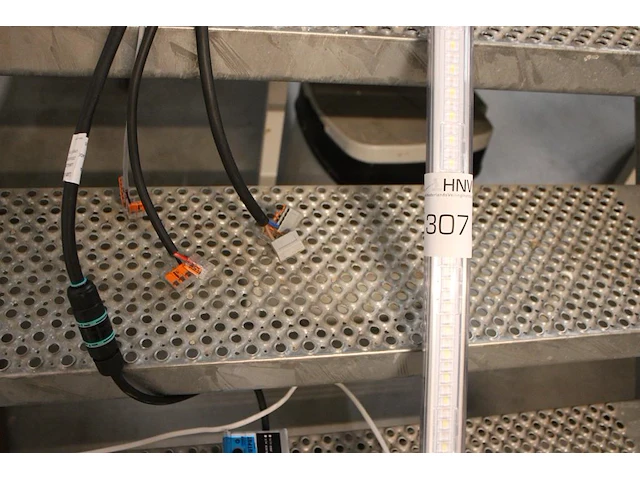 Led tl-buis lengte ca. 3 meter met voeding. - afbeelding 2 van  5