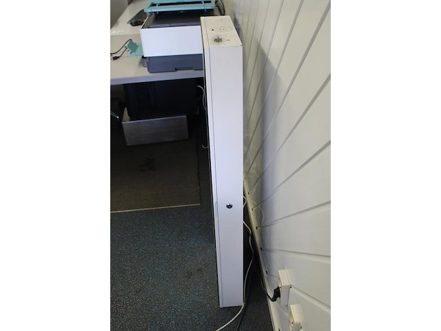 Led wandspiegel met opbergruimte. afmeting 37 x 10 x 110 cm. incl. sleutel. - afbeelding 3 van  3