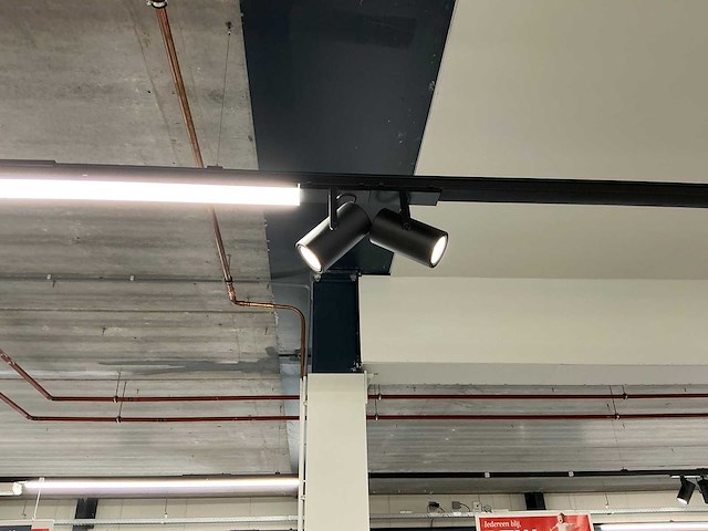 Led winkelverlichting circa 150 meter - afbeelding 2 van  5