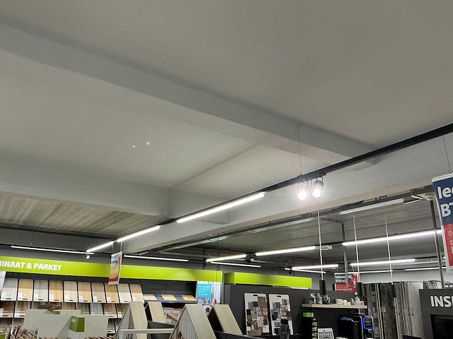 Led winkelverlichting circa 150 meter - afbeelding 4 van  5