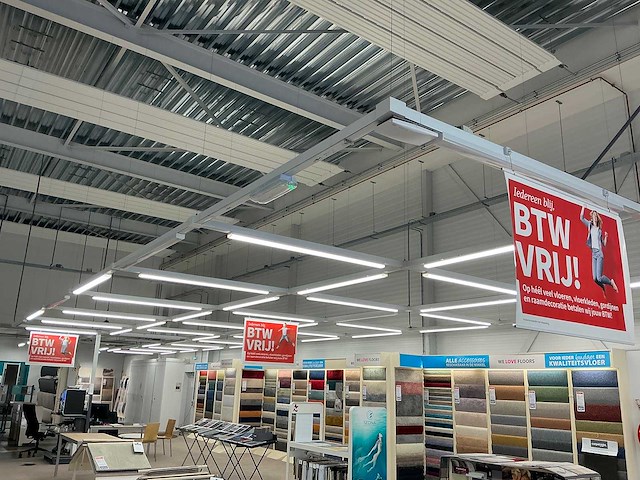 Led winkelverlichting circa 180 meter - afbeelding 1 van  9