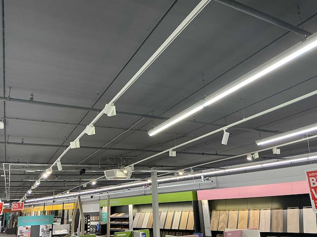Led winkelverlichting circa 210 meter - afbeelding 1 van  8