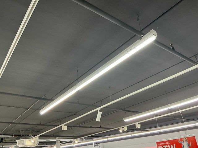Led winkelverlichting circa 210 meter - afbeelding 3 van  8