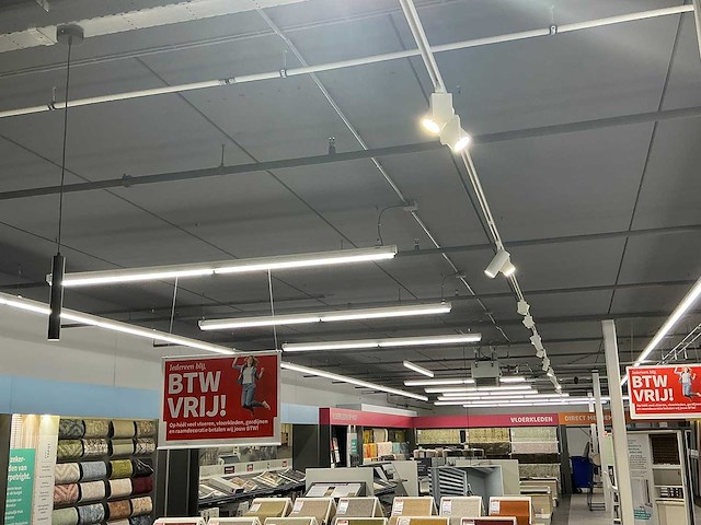 Led winkelverlichting circa 210 meter - afbeelding 8 van  8