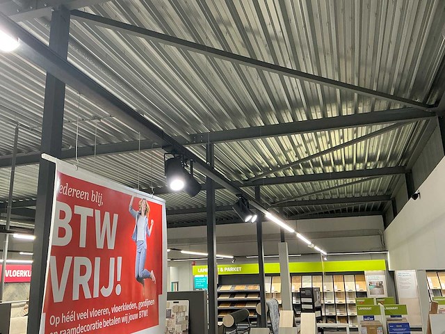 Led winkelverlichting circa 240 meter - afbeelding 6 van  6