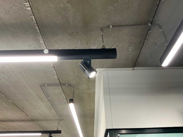 Led winkelverlichting circa 250 meter - afbeelding 2 van  7