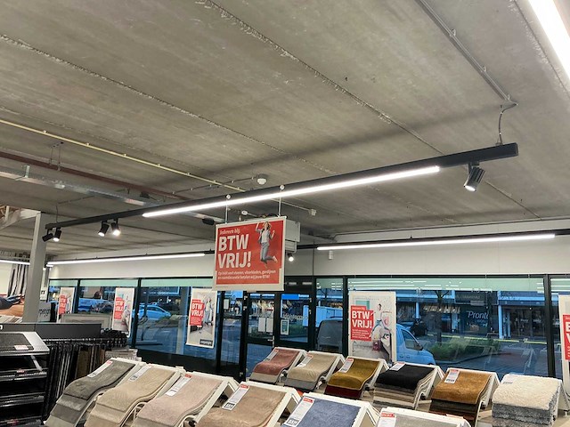 Led winkelverlichting circa 250 meter - afbeelding 4 van  7