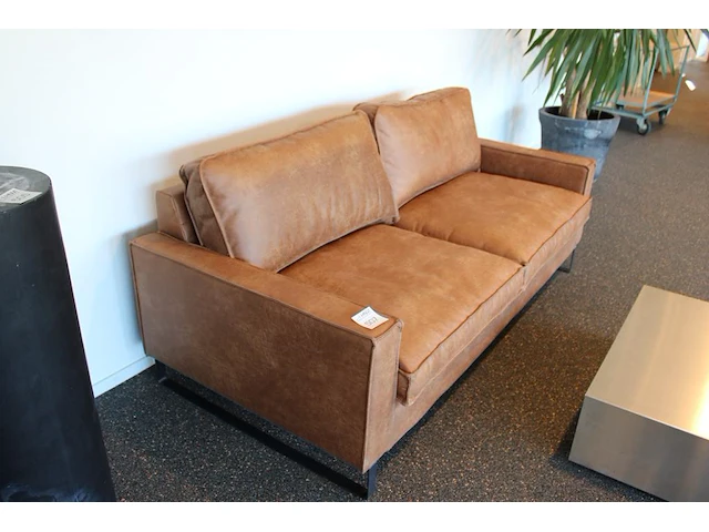 Lederen 3-zits bank, afm. 205 x 98 x hoogte rugleuning 90 cm. - afbeelding 2 van  2