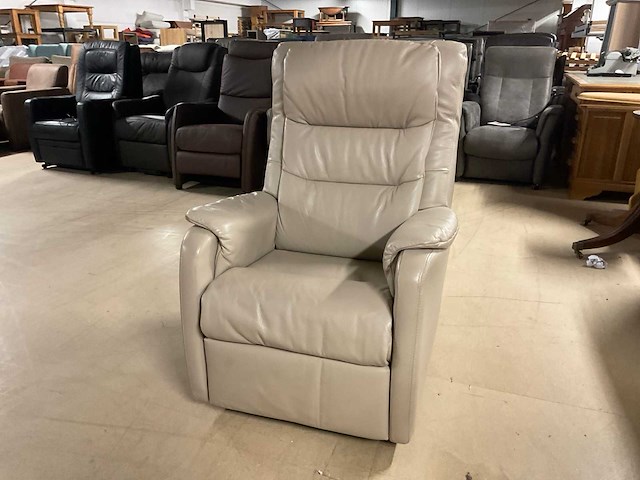 Lederen draaibare relax fauteuil - afbeelding 4 van  10