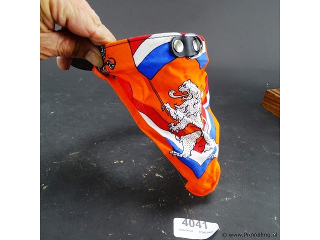 Lederen hondenhalsband met oranje slab - afbeelding 1 van  3