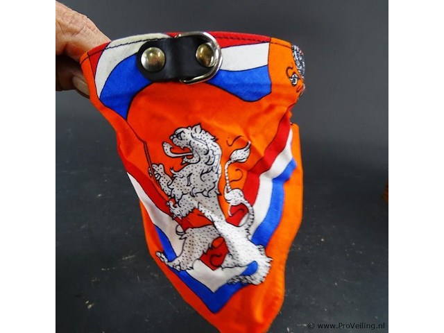 Lederen hondenhalsband met oranje slab - afbeelding 2 van  3