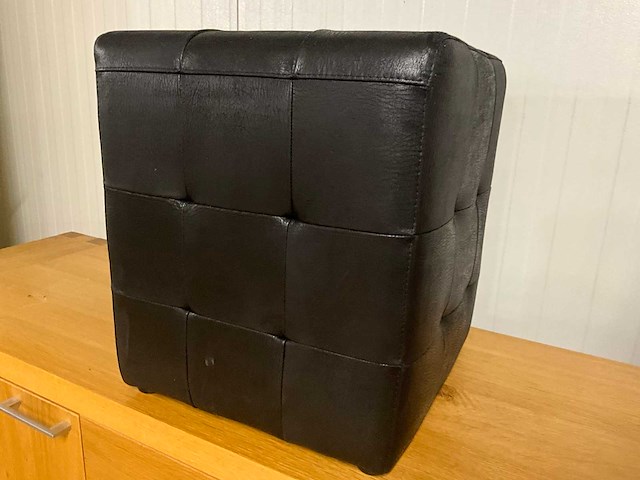 Lederen poef - afbeelding 1 van  7