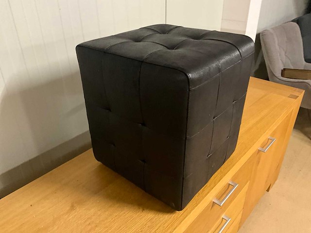 Lederen poef - afbeelding 6 van  7