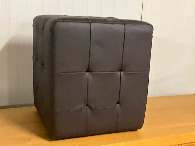 Lederen poef - afbeelding 4 van  5