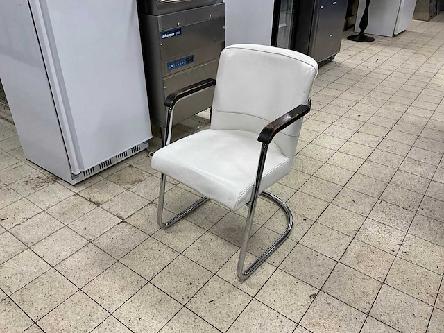 Lederen restaurantstoelen (30x) - afbeelding 1 van  8