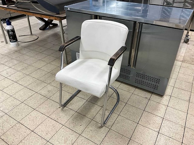 Lederen restaurantstoelen (30x) - afbeelding 1 van  9