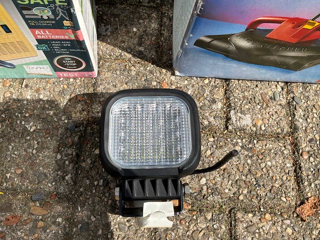 Ledlamp, acculader en opzetstukken voor hogedruk reiniger (4x) - afbeelding 4 van  7
