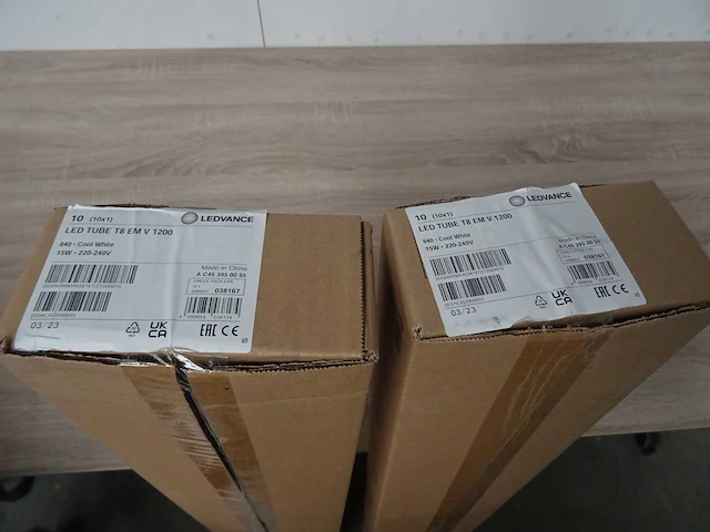 Ledvance - led tube t8 em v 1200 - led buis (20x) - afbeelding 1 van  2