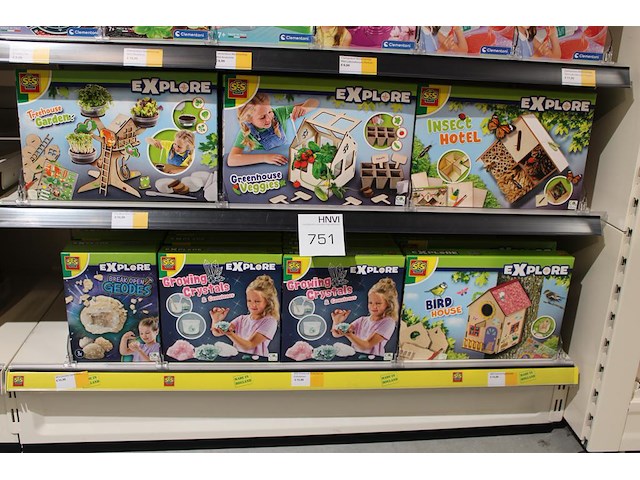 Leerspellen ses explore ruim 20 stuks op twee schappen. - afbeelding 1 van  3