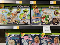 Leerspellen ses explore ruim 20 stuks op twee schappen. - afbeelding 2 van  3
